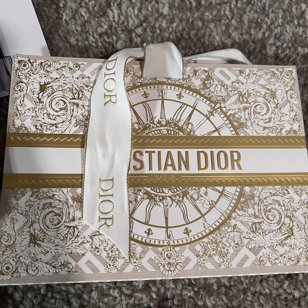 Dior Card / Mirror Holder with Travel Size Perfume and Lashes Care - Picture 5 of 5